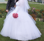 Свадебное платье с пышной юбкой