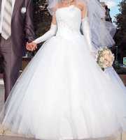 свадебное платье белое,  расшито жемчугом